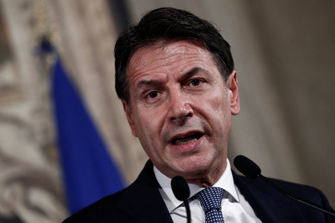 Nekdanji italijanski premier Giuseppe Conte pravi, da je vedno ravnal v korist državljanov. FOTO: Guglielmo Mangiapane/Reuters
