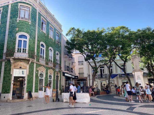 Med portugalskimi mesti, ki ob Lizboni pritegujejo digitalne nomade, je obmorski Lagos na jugu države.

FOTO:&nbsp;Mimi Podkrižnik
