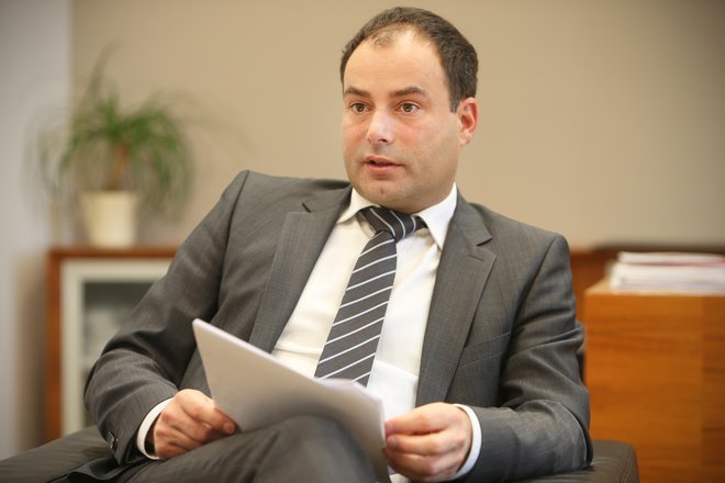 Andrej Slapar, predsednik uprave Zavarovalnice Triglav, pojasnjuje, da so na lansko poslovanje vplivale razmere na finančnih trgih.&nbsp; FOTO: Jure Eržen/Delo
