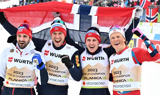 Hans Christer Holund, Pål Golberg, Simen Hegstad Krüger in Johannes Høsflot Klæbo so tudi v štafeti dokazali, kdo je tekaška velesila na svetu. FOTO: Joe Klamar/AFP
