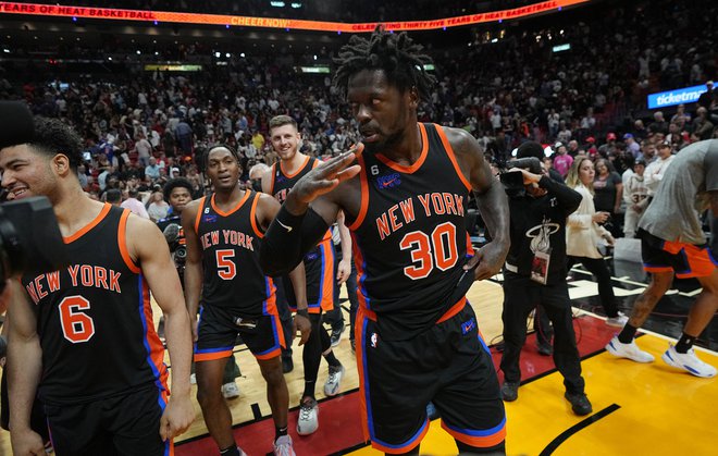 Julius Randle (30) je s trojko v zadnji sekundi New Yorku prinesel osmo zaporedno zmago. FOTO: Jim Rassol/Usa Today Sports
