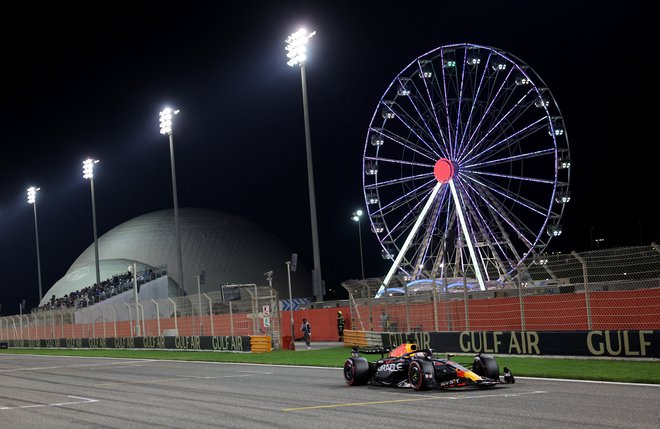 Max Verstappen je že za uvod nove sezone dirkaško smrtno resen. FOTO: Giuseppe Cacace/Reuters
