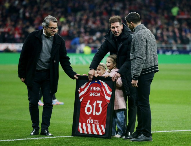 Diego Simeone si bo za vselej zapomnil sobotni večer in rekordno tekmo na Atleticovem trenerskem stolčku, na katerem sedi že od decembra leta 2011. FOTO: Isabel Infantes/Reuters
