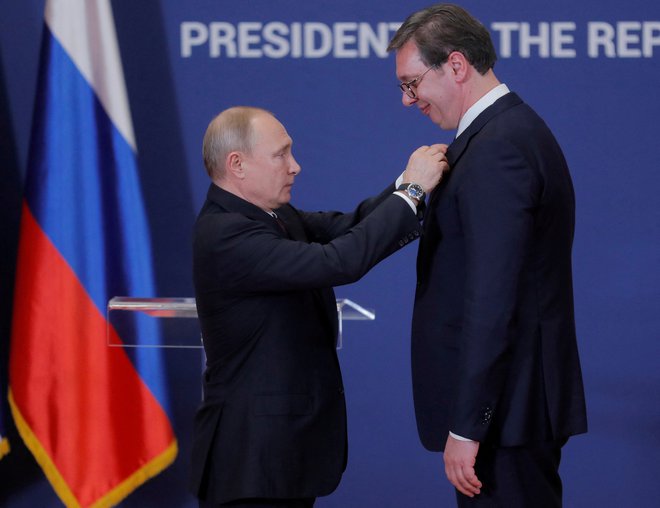 Ruski predsednik Vladimir Putin in srbski predsednik Aleksander Vučić leta 2019 v Beogradu. FOTO: Pool Reuters
