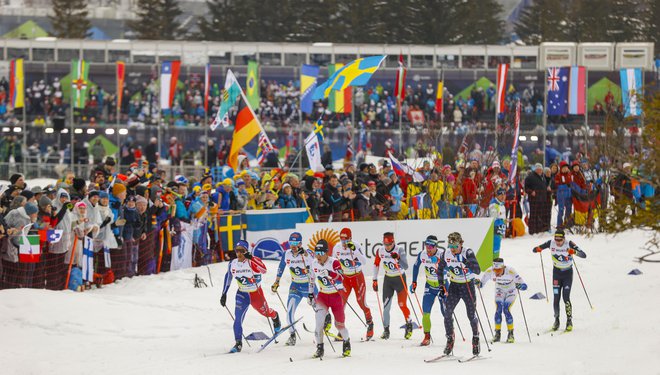 Tekaške tekme so pritegnile pozornost poznavalcev, med katerimi so bili večinoma obiskovalci z evropskega severa. FOTO:&nbsp;Matej Družnik/Delo
