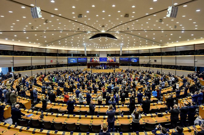 Evropski parlament je februarja letos obiskal in nagovoril ukrajinski predsednik Volodimir Zelenski. Foto: Eric Vidal/Reuters
