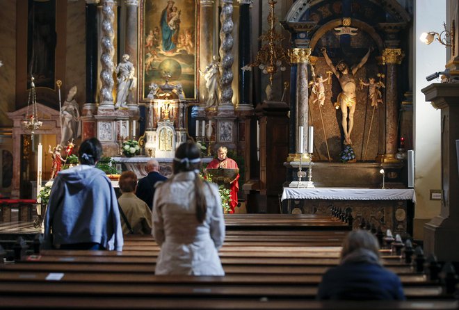 Največ novih vernikov je Katoliška cerkev pridobila v Afriki. FOTO: Matej Družnik/Delo
