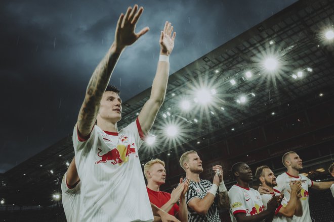 Benjamin Šeško (levo) je zabil na Dubaju tri gole Rapidu. FOTO: Jan Hetfleisch/FC Red Bull Salzburg
