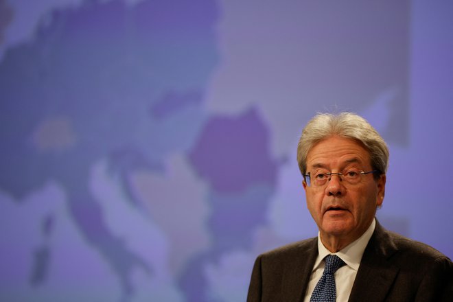 Evropski komisar za gospodarstvo Paolo Gentiloni upa, da bo Slovenija pospešila črpanje denarja iz NOO. Foto Johanna Geron/Reuters
