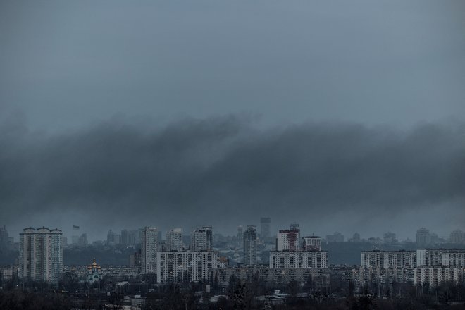 O eksplozijah poročajo tudi v Kijevu, kjer sta bili poškodovani dve osebi. FOTO: Reuters
