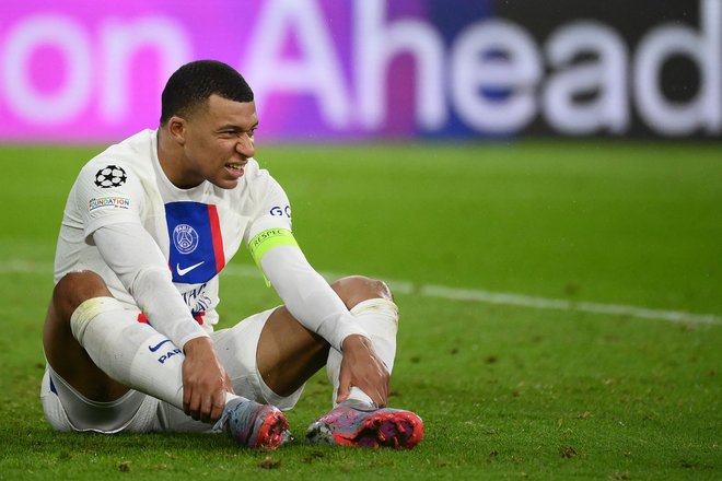 Vse kaže, da bo Kylian Mbappe moral zapustiti Pariz in Paris St. Germain, če bo želel v svojo zbirko lovorik dodati še zmago v ligi prvakov. FOTO: Franck Fife/AFP
