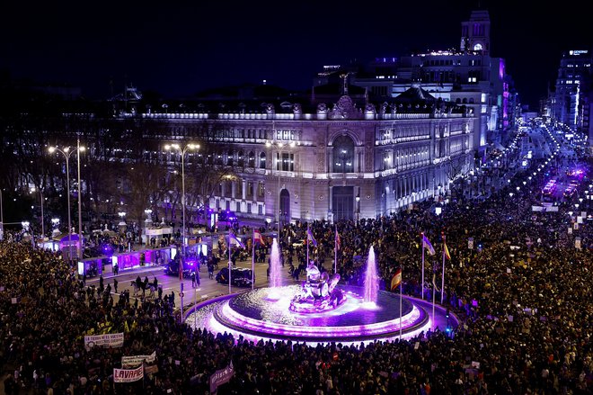 V Madridu se je zbralo več deset tisoč ljudi različnih generacij.&nbsp;FOTO: Juan Medina/Reuters
