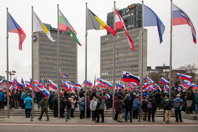 Zaradi zanemarjanja izziva demografskih sprememb so pokojnine v povprečju nizke, primanjkljaj pokojninske blagajne pa se povečuje. Država poskuša upokojence pomiriti s sklicevanjem na poslabšanje&nbsp;razmer v pokojninski blagajni. Foto Voranc Vogel
