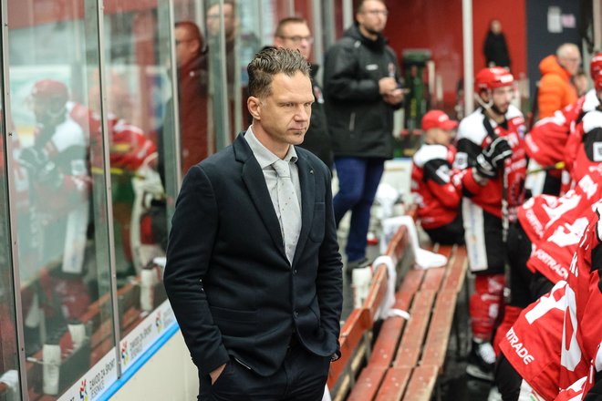 Četa trenerja Gabra Glaviča drvi proti uvrstitvi med najboljše štiri v AHL. FOTO:&nbsp;Črt Piksi/Delo
