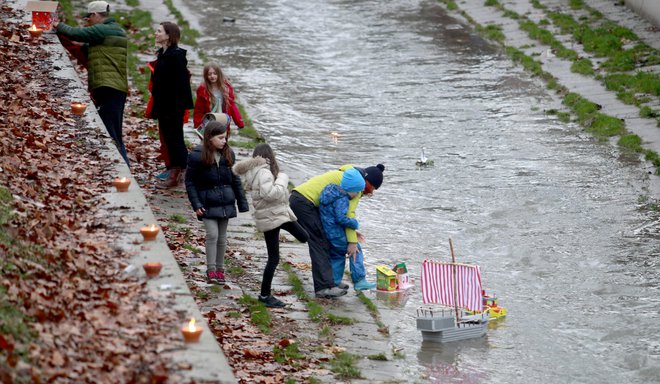 Gregorčki so že del tradicije tudi ob Gradaščici v Ljubljani.

FOTO: Roman Šipić
