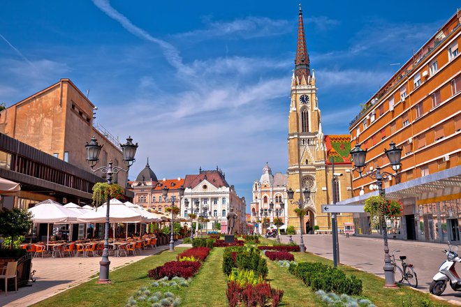 Novi Sad je drugo največje mesto v Srbiji za Beogradom in je glavno mesto srbske Avtonomne pokrajine Vojvodine. Tamkajšnja univerza je bila ustanovljena leta 1960. FOTO:&nbsp;Shutterstock
