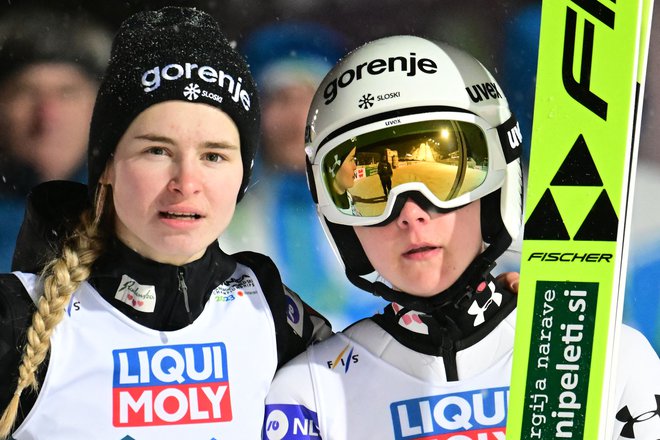 Ema Klinec (desno) je bila najboljša Slovenka, Nika Križnar (levo) je bila 10. FOTO: Jure Makovec/AFP
