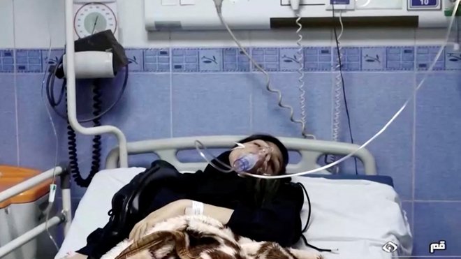 Posnetek deklice, hospitalizirane na nenavedeni točki v Iranu. FOTO:&nbsp;Reuters TV via Reuters
