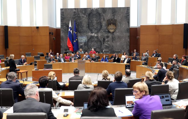 Slaba četrtina je delo državnega zbora ocenila kot pozitivno, tretjina pa negativno. FOTO: Blaz Samec
