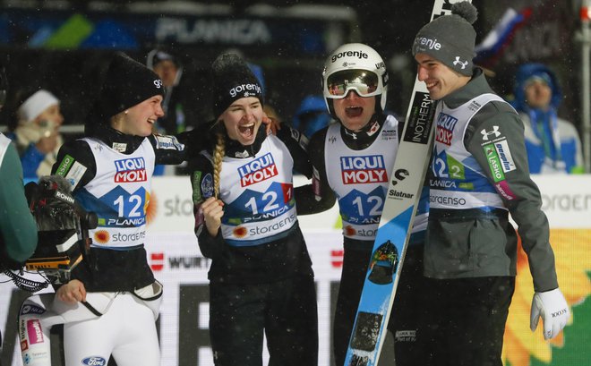 Ema Klinec, Nika Križnar, Anže Lanišek in Timi Zajc (na fotografiji z leve) so po uspehih v Planici udarni aduti slovenske reprezentance tudi na Norveškem. FOTO: Matej Družnik/Delo
