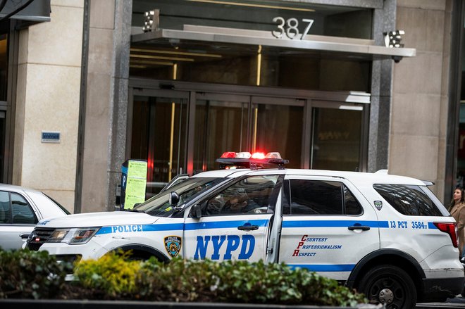 Policijski avto pred newyorško poslovalnico SVB na aveniji Park.&nbsp;FOTO: Eduardo Munoz/Reuters
