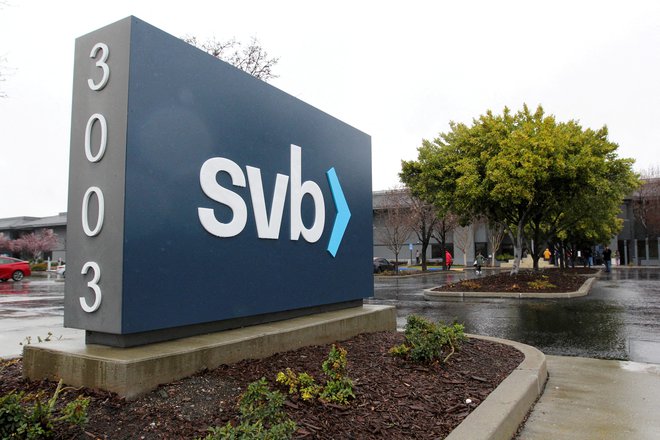 Sedež Silicon Valley Bank v kalifornijski Santa Clari. FOTO: Nathan Frandino/Reuters
