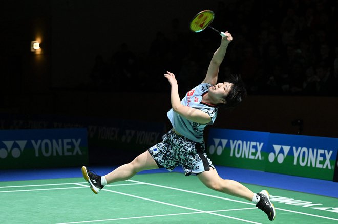 Japonka Akane Yamaguchi igra proti Korejki An Se Young med finalnim dvobojem ženskega turnirja v badmintonu German Open v Muelheimu na zahodu Nemčije. Foto: Ina Fassbender/Afp
