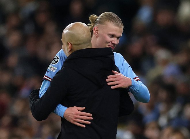 Trener Manchester Uniteda Pep Guardiola je ujezil navijače, ker je Erlinga Haalanda zamenjal že po uri igre proti Leipzigu. FOTO: Lee Smith/Reuters
