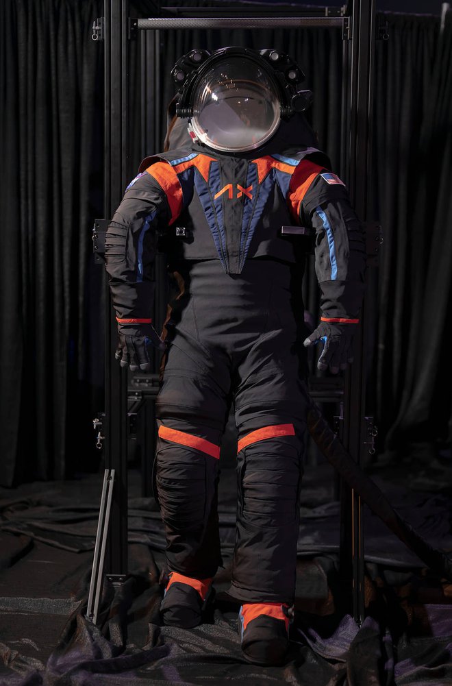 Prototip obleke za odpravo Artemis 3, ki jo je izdelalo podjetje Axiom Space. FOTO: Axiom Space

