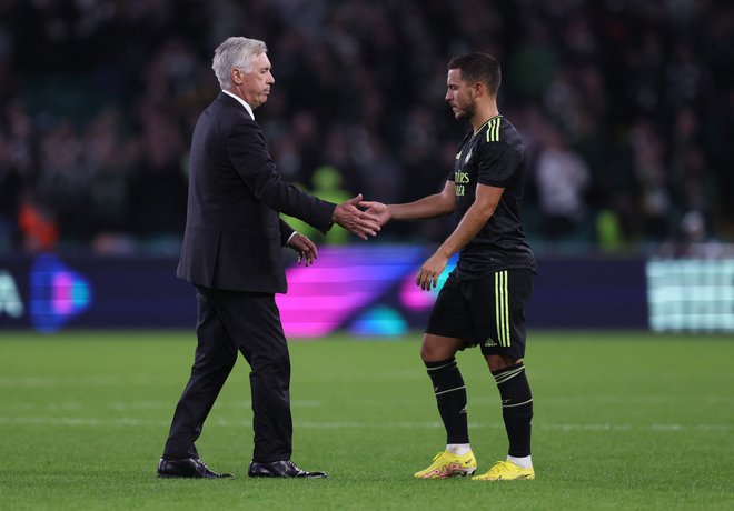 Carlo Ancelotti in Eden Hazard nista v najboljših odnosih, a se spoštujeta. FOTO: Russell Cheyne/Reuters
