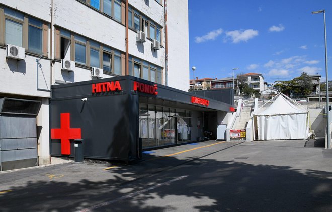 Zdravnika sta hkrati delala na Rijeki in v Ljubljani. FOTO: Srđan Vrančić/Cropix
