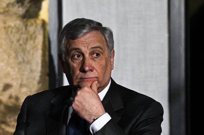 Pri nas se bo danes mudil italijanski zunanji minister Antonio Tajani. To bo prvi obisk kakega ministra iz vlade italijanske premierke Giorgie Meloni v Sloveniji. FOTO: Tiziana Fabi/AFP
