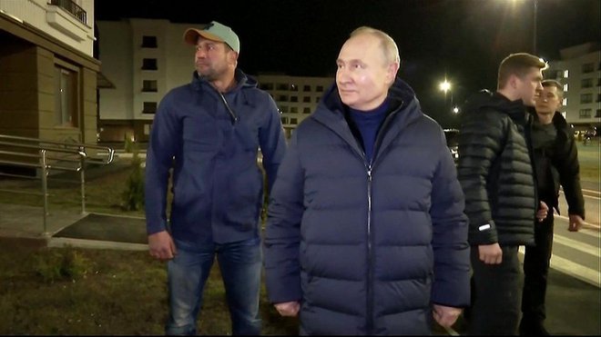 Ruski voditelj Vladimir Putin je nenapovedano obiskal Mariupolj. FOTO:&nbsp;Ruska državna televizija
