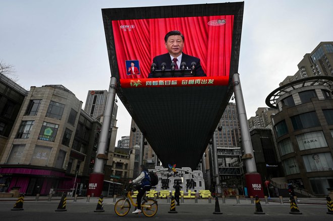 Potem ko so Xi Jinpingu desetletni mandat podaljšali v nedogled, bo najprej obiskal Moskvo, kar pomeni, da se kitajska zunanja politika ni spremenila. FOTO: Jade Gao/ AFP
