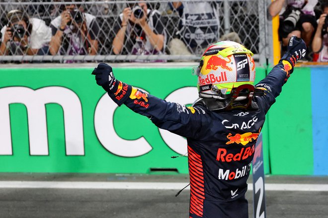 Sergio Perez se je veselil zmage v Savdski Arabiji. FOTO: Giuseppe Cacace/AFP
