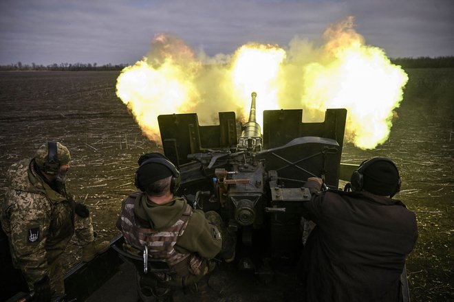 Evropska orožarska industrija trenutno še zdaleč ne more zadostiti ukrajinskim potrebam. Foto Aris Messinis/AFP
