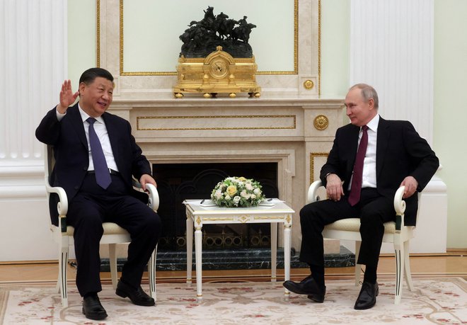 Xi Jinping je ruskega predsednika Vladimirja Putina povabil, naj še letos obišče Kitajsko. FOTO: Reuters
