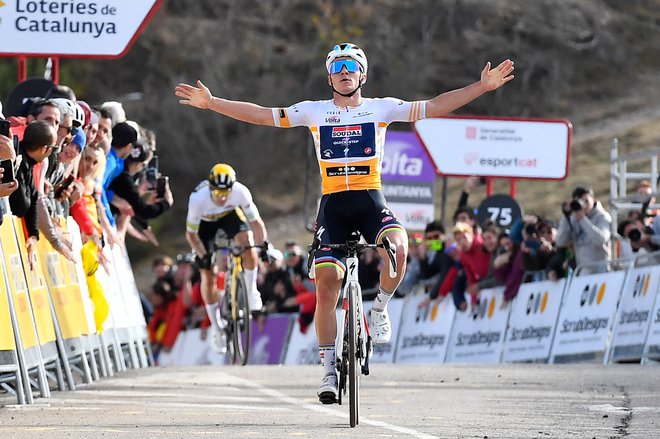 Remco Evenepoel je Primoža Rogliča premagal za dve sekundi. FOTO: Pau Barrena/AFP
