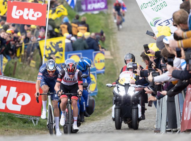 Tadej Pogačar se je vrnil v Flandrijo, kjer mu je lani zmago izmaknil Mathieu van der Poel.

Foto Benoit Doppagne/AFP
