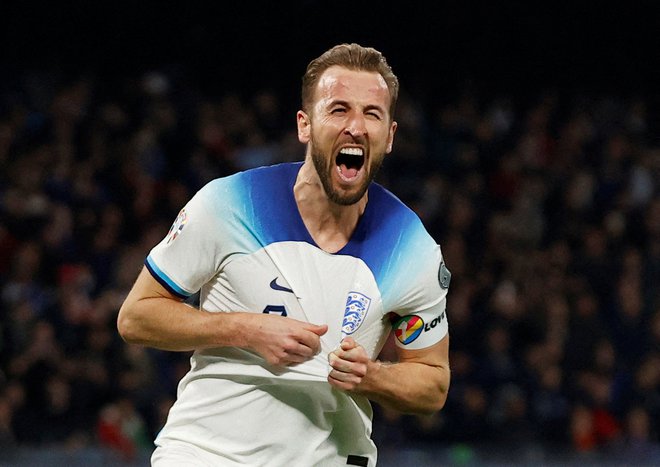 Harry Kane se je takole veselil zmagovitega gola proti Italiji, že 54. za Anglijo, s katerim je postal najboljši strelec reprezentance. FOTO: Ciro De Luca/Reuters
