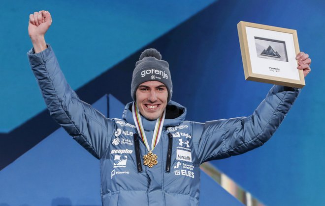 Timi Zajc je bil z dvema zlatima kolajnama prvi skakalni junak prvenstva. FOTO:&nbsp;Matej Družnik/Delo
