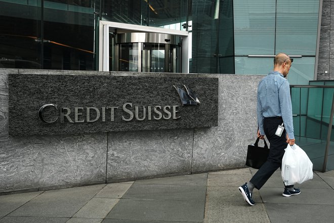 Kriza v bančnem sektorju, ki jo je najprej sprožil propad nekaterih bank v ZDA in nato še švicarske Credit Suisse, je povzročila preobrat na finančnih trgih in povečala volativnost. FOTO: Lam Yik/Reuters
