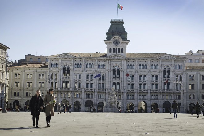 Večina Italijanov, ki ima že tako in tako težave z geografijo, se najbrž sprašuje, ali Trst morda ne leži že na vzhodni obali Jadrana, pravi Wu Ming 1 (Roberto Bui). FOTO: Leon Vidic/Delo
