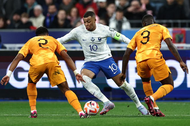 Novi kapetan Francije Kylian Mbappe je bil nerešljiva uganka za Nizozemce. FOTO: Anne-christine Poujoulat/AFP
