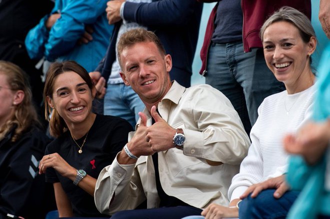 Lena Wurzerberger in Julian Nagelsmann sta skupaj v dobrem in slabem. Nogometna poročevalka pri Bildu je sledila svojemu srčnemu izbrancu, potem ko je izgubil službo pri Bayernu. FOTO: Twitter
