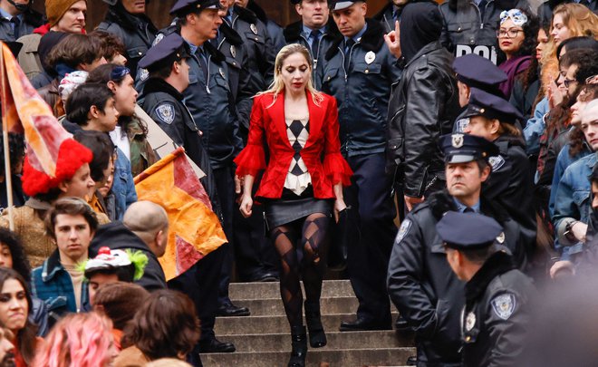 Ameriška glasbenica kot vznemirljiva negativka Harley Quinn.

FOTO: Kena Betancur/AFP
