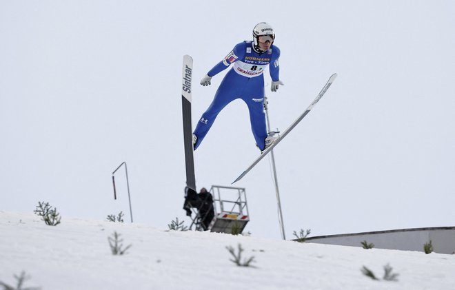 Domen Prevc bi po Dolharjevem mnenju lahko krojil daljave v Planici. FOTO: Antti Hämäläinen/Reuters
