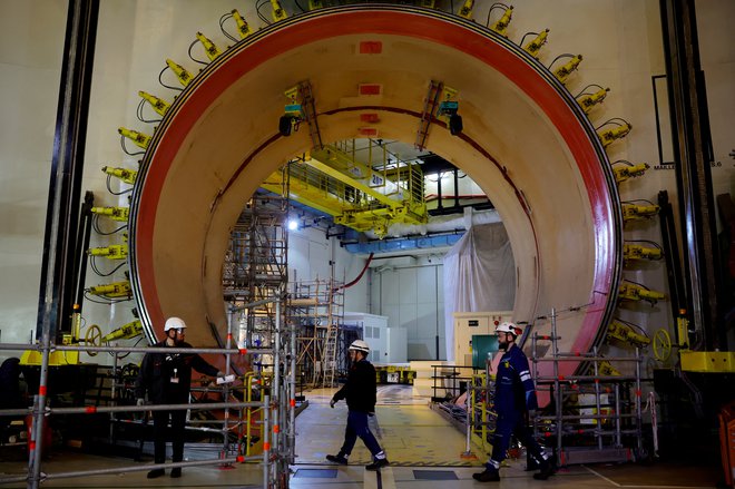 Francija v EU odločno zagovarja rabo jedrske energije in njeno večjo vlogo v okviru razogljičenja. Na fotografiji gradnja nuklearke v Flamanvillu v Franciji. FOTO: Sarah Meyssonnier/Reuters