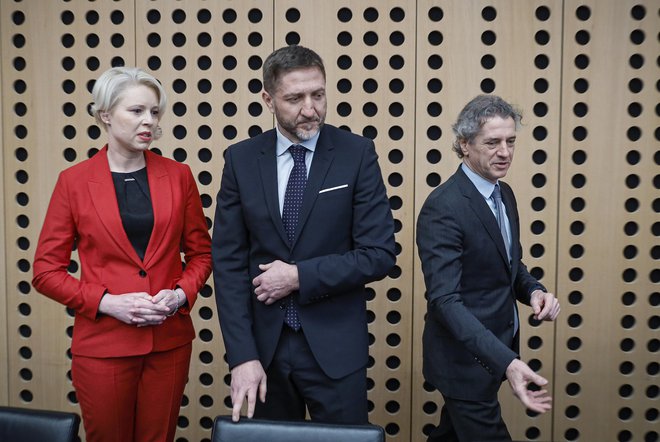 Na ministrstvu za finance Golobovih izjav za zdaj ne komentirajo, je pa minister Boštjančič za Finance dejal, da ne namerava odstopiti. FOTO: Jože Suhadolnik/Delo