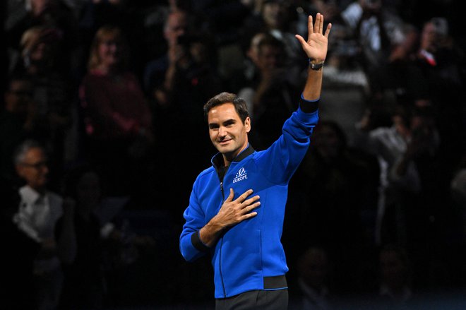 Roger Federer lodonskega večera slovesa, septembra lani, zlepa ne bo pozabil. FOTO: Glyn Kirk/AFP